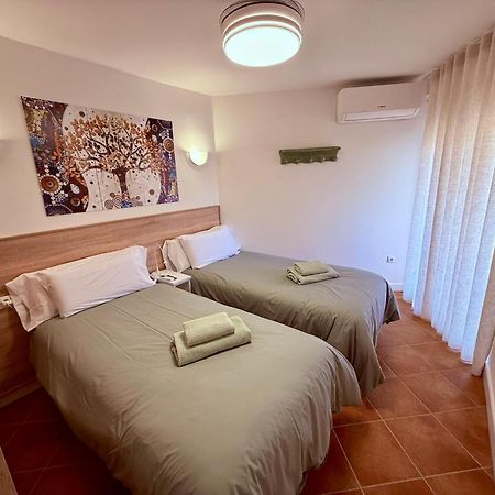 Apartamento En El Centro Cerca De La Playa Фуeнхирола Екстериор снимка