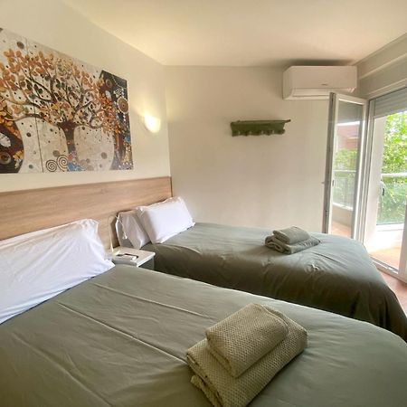 Apartamento En El Centro Cerca De La Playa Фуeнхирола Екстериор снимка