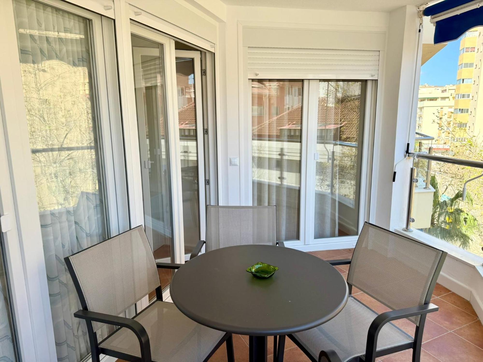 Apartamento En El Centro Cerca De La Playa Фуeнхирола Екстериор снимка