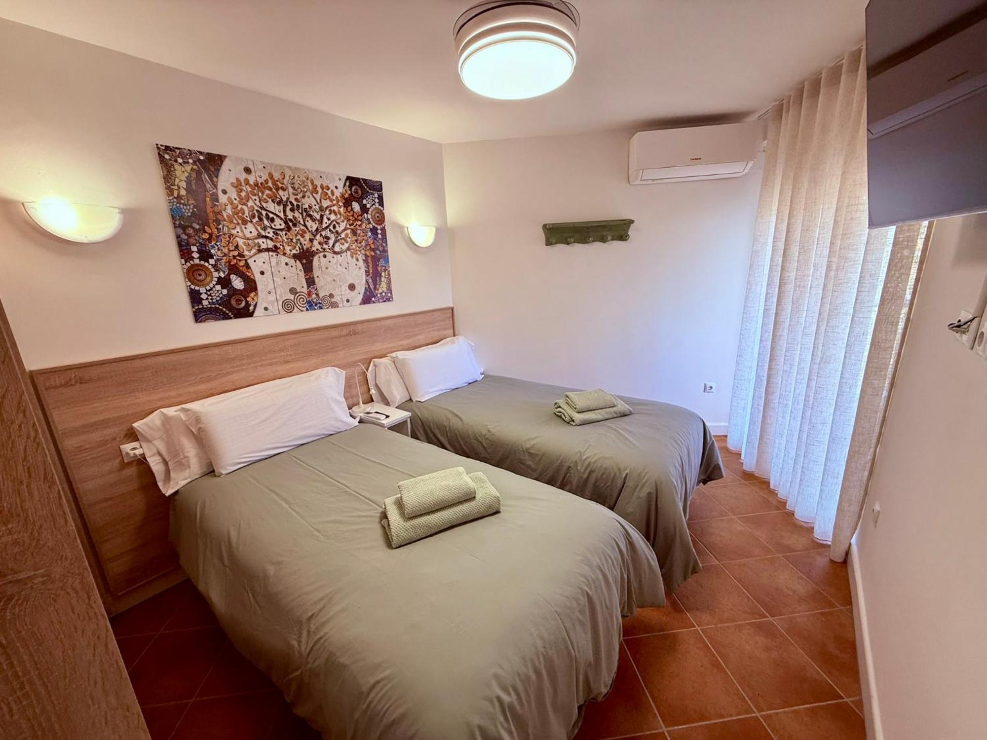 Apartamento En El Centro Cerca De La Playa Фуeнхирола Екстериор снимка