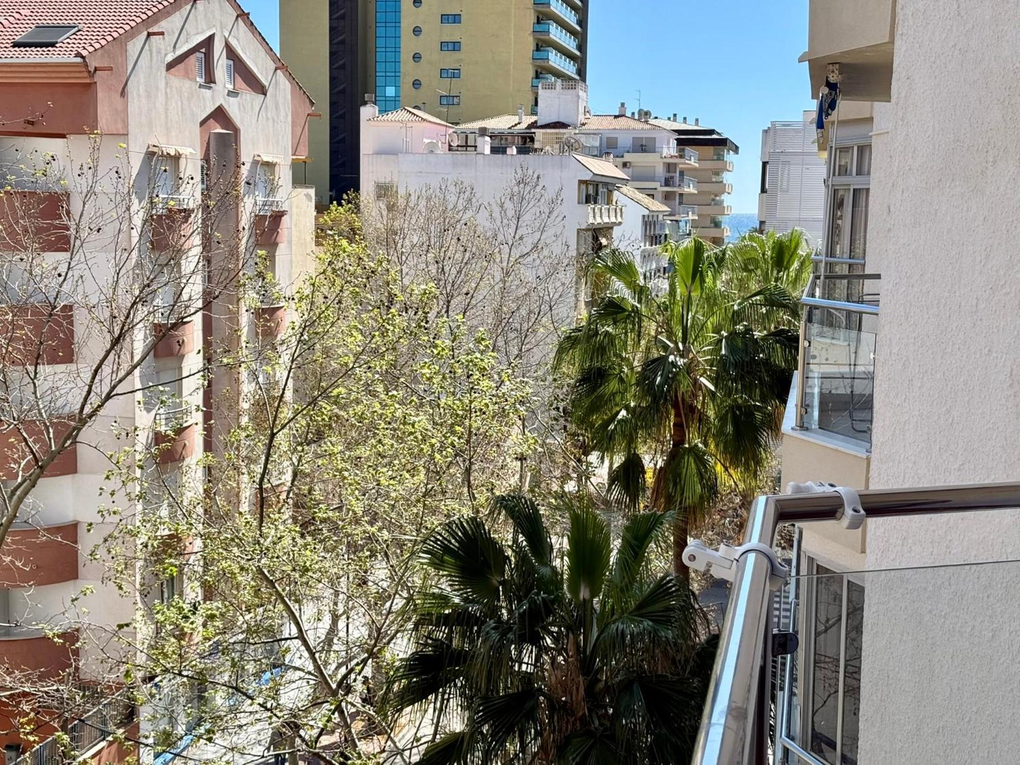 Apartamento En El Centro Cerca De La Playa Фуeнхирола Екстериор снимка