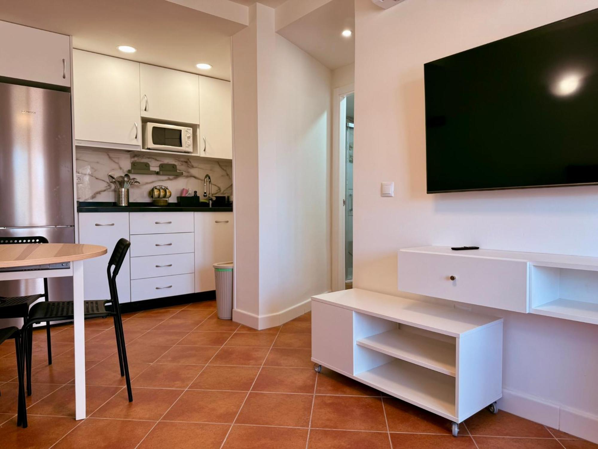 Apartamento En El Centro Cerca De La Playa Фуeнхирола Екстериор снимка
