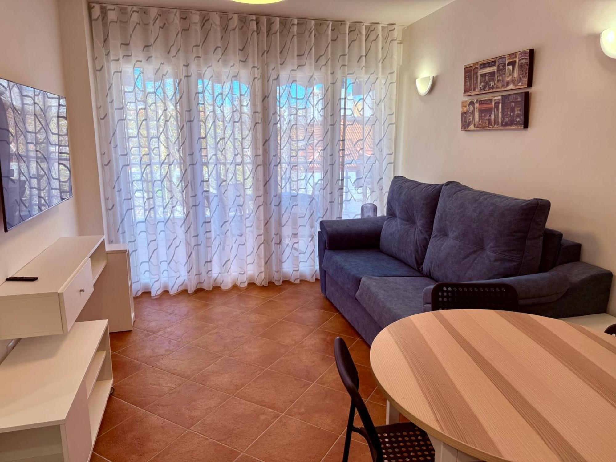 Apartamento En El Centro Cerca De La Playa Фуeнхирола Екстериор снимка