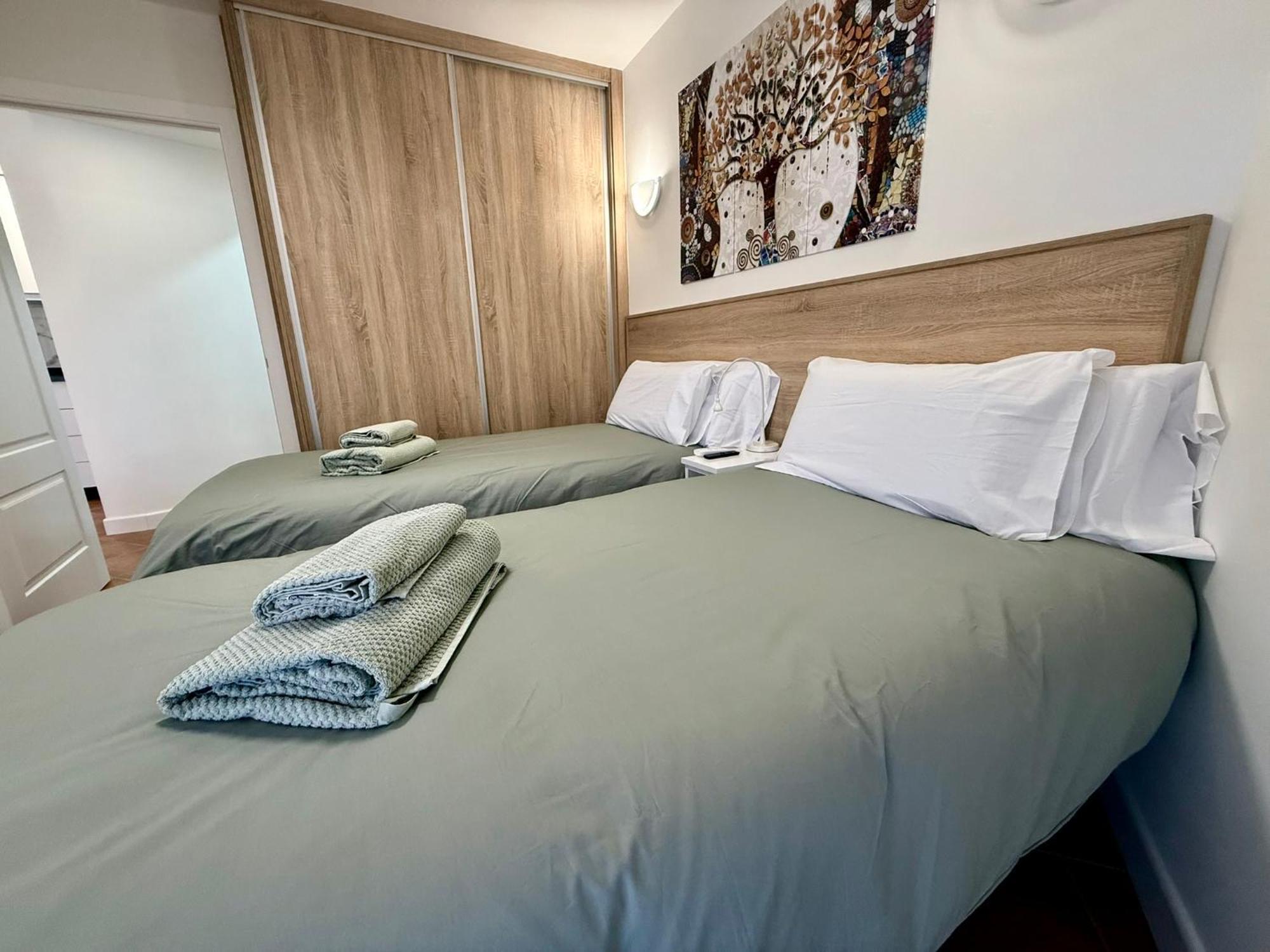 Apartamento En El Centro Cerca De La Playa Фуeнхирола Екстериор снимка
