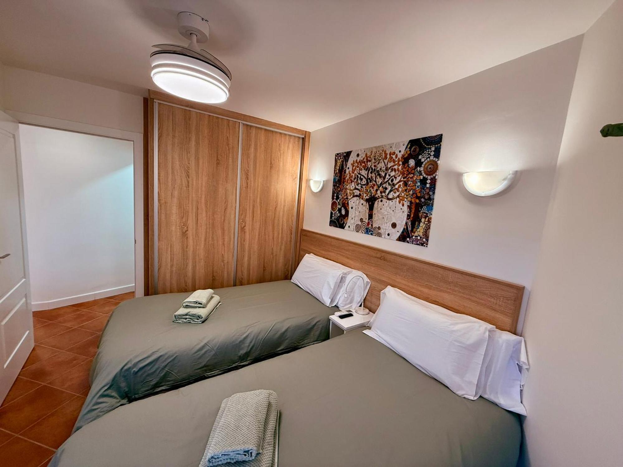 Apartamento En El Centro Cerca De La Playa Фуeнхирола Екстериор снимка