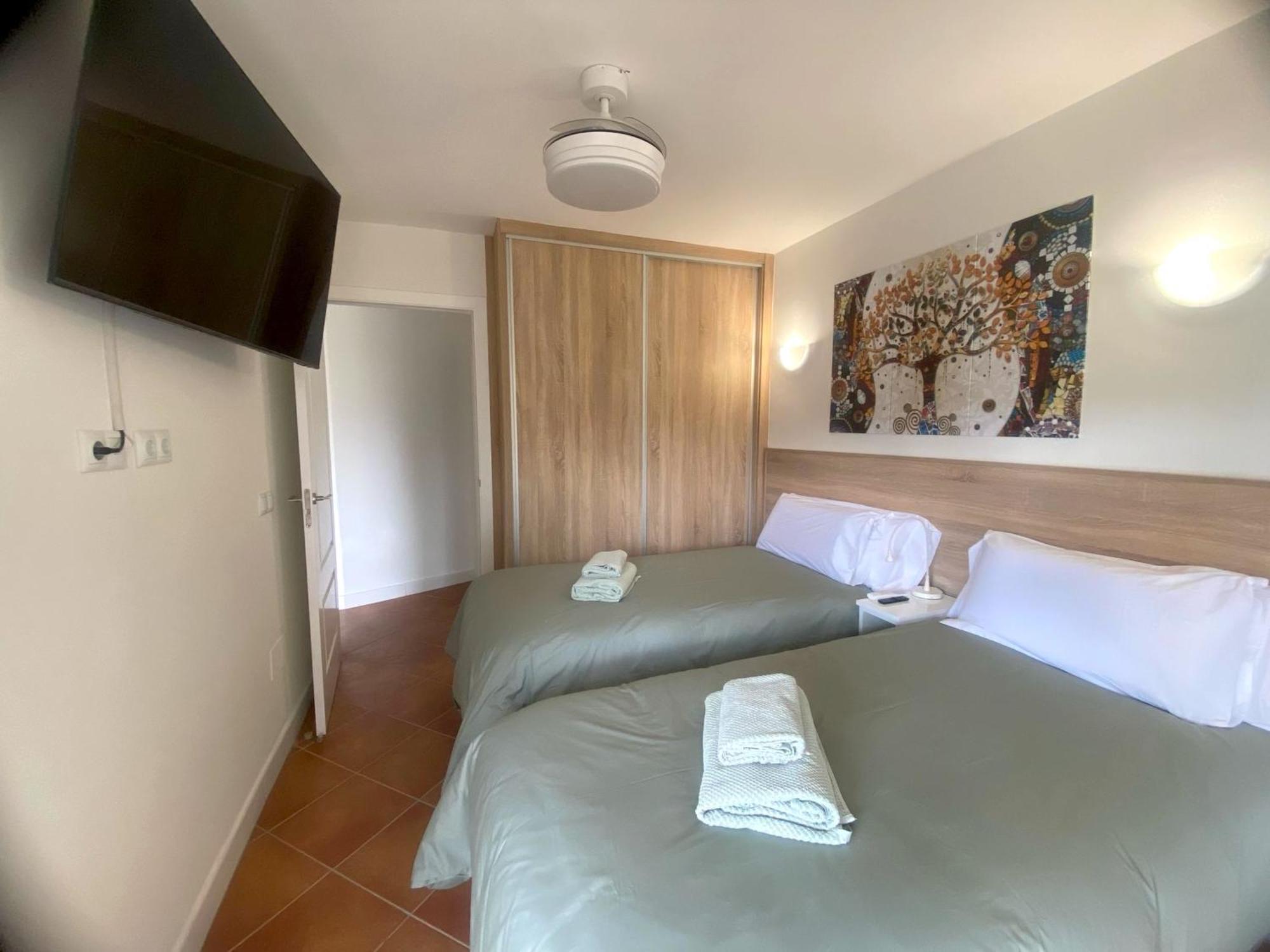 Apartamento En El Centro Cerca De La Playa Фуeнхирола Екстериор снимка