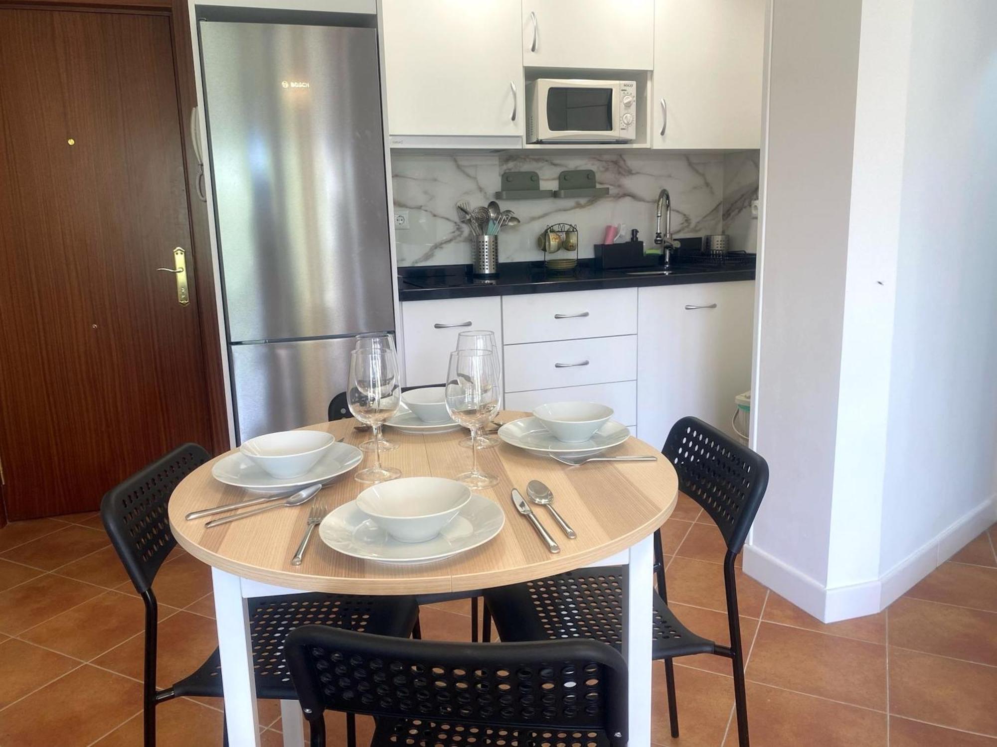 Apartamento En El Centro Cerca De La Playa Фуeнхирола Екстериор снимка